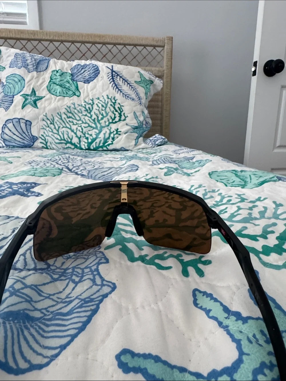 Oakley Men’s Sutro Lite (Low Bridge Fit) Prizm 24k lenses